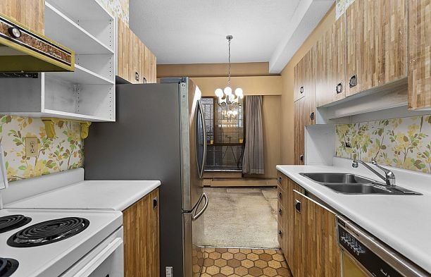 204 1345 W 15th Avenue Fairview VW