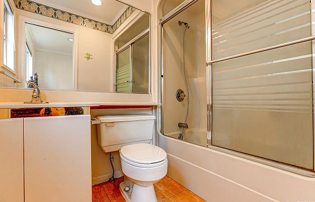 2403 W 20th Avenue Arbutus