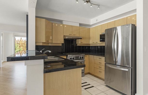 612 2228 Marstrand Avenue Kitsilano