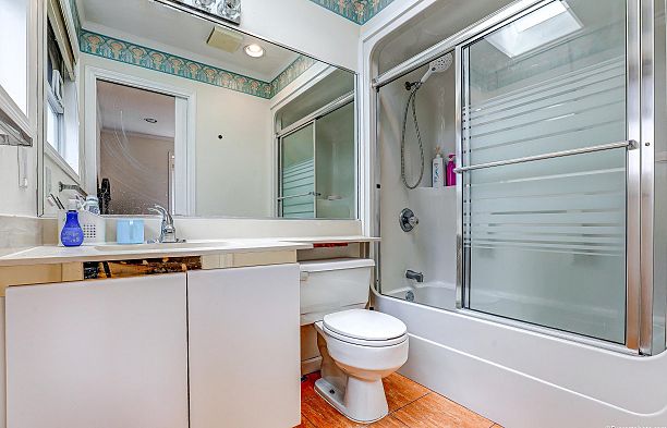 2403 W 20th Avenue Arbutus