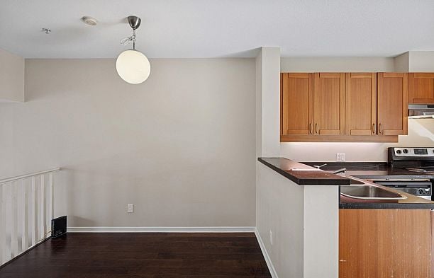 311 3727 W 10th Avenue Point Grey