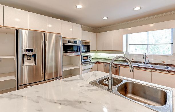 2403 W 20th Avenue Arbutus