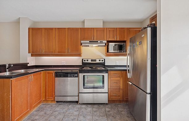311 3727 W 10th Avenue Point Grey