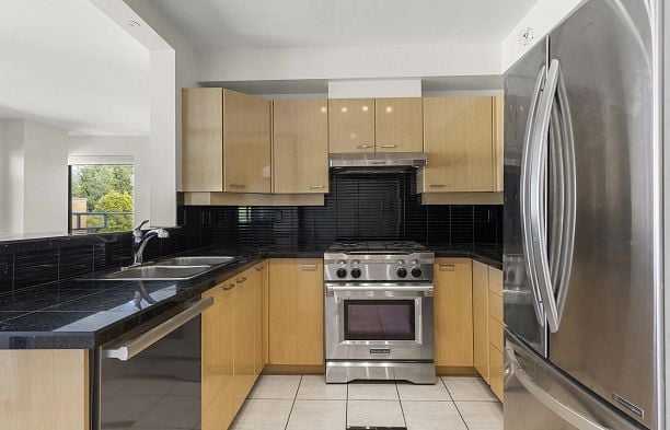 612 2228 Marstrand Avenue Kitsilano