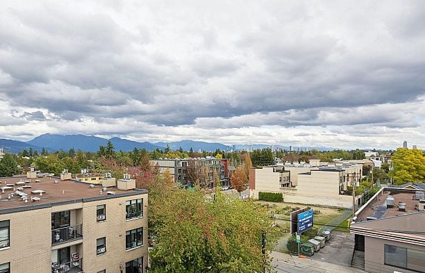 311 3727 W 10th Avenue Point Grey