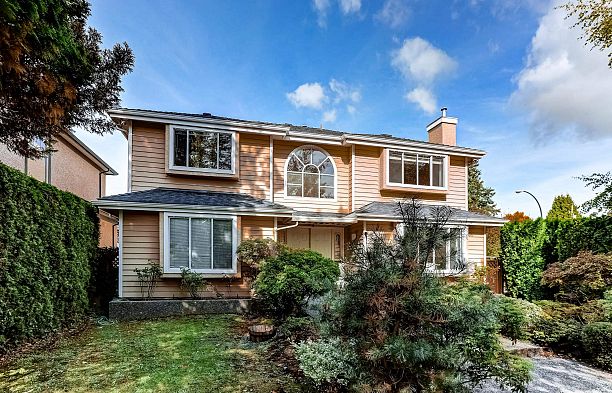 2403 W 20th Avenue Arbutus