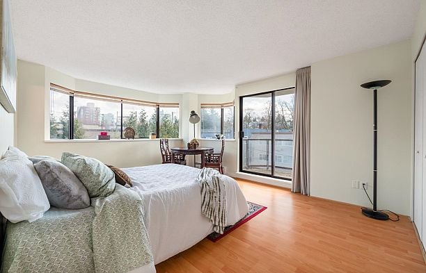 4A 1568 W 12th Avenue Fairview VW