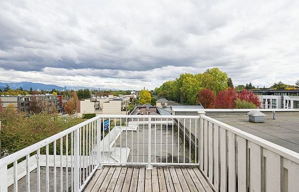311 3727 W 10th Avenue Point Grey
