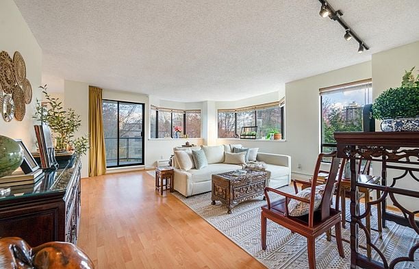 4A 1568 W 12th Avenue Fairview VW