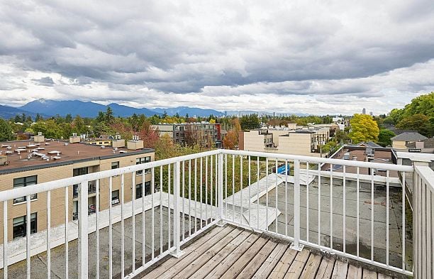 311 3727 W 10th Avenue Point Grey