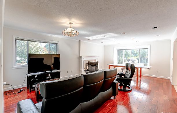 2403 W 20th Avenue Arbutus