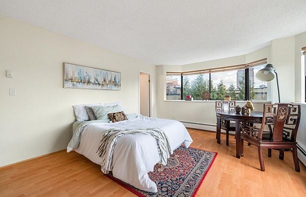 4A 1568 W 12th Avenue Fairview VW