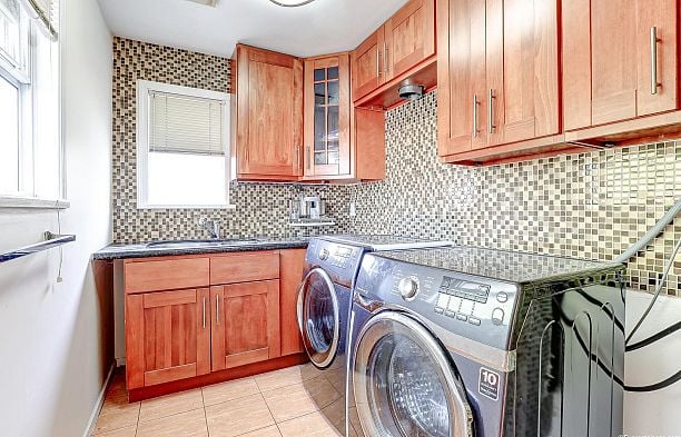 2403 W 20th Avenue Arbutus