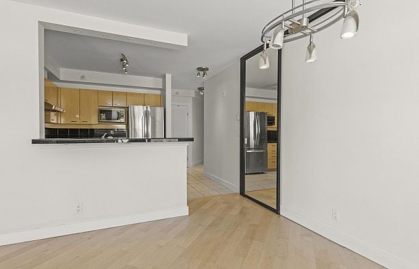 612 2228 Marstrand Avenue Kitsilano