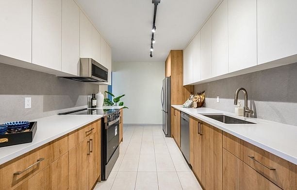 4A 1568 W 12th Avenue Fairview VW