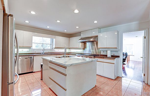 2403 W 20th Avenue Arbutus