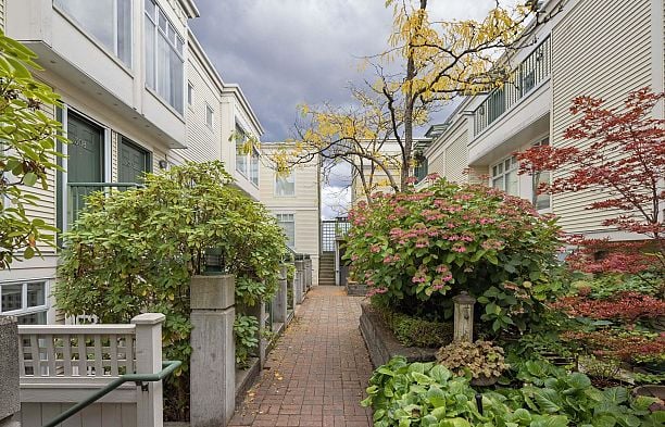 311 3727 W 10th Avenue Point Grey