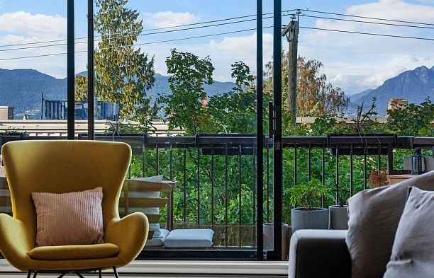 403 2445 W 3rd Avenue Kitsilano