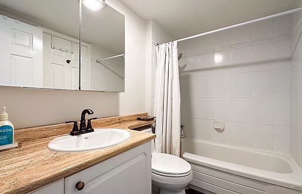 402 PH2 2091 Vine Street Kitsilano