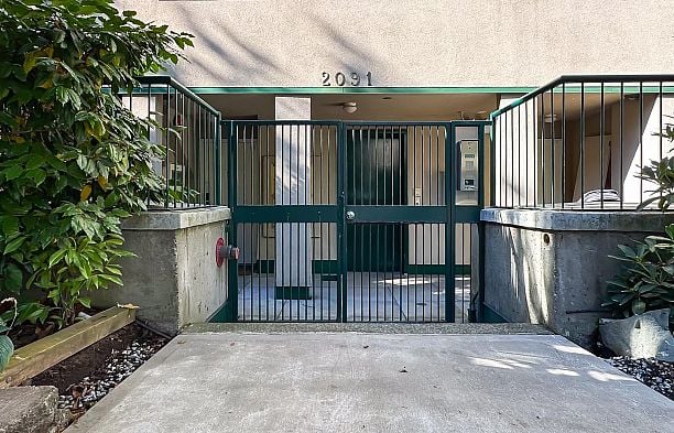 402 PH2 2091 Vine Street Kitsilano