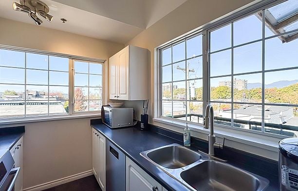 402 PH2 2091 Vine Street Kitsilano