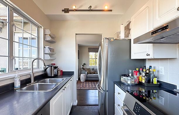 402 PH2 2091 Vine Street Kitsilano