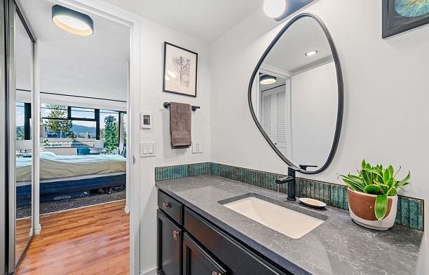 403 2445 W 3rd Avenue Kitsilano