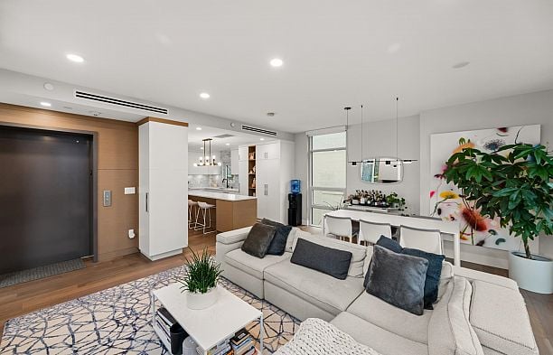 401 2687 Maple Street Kitsilano