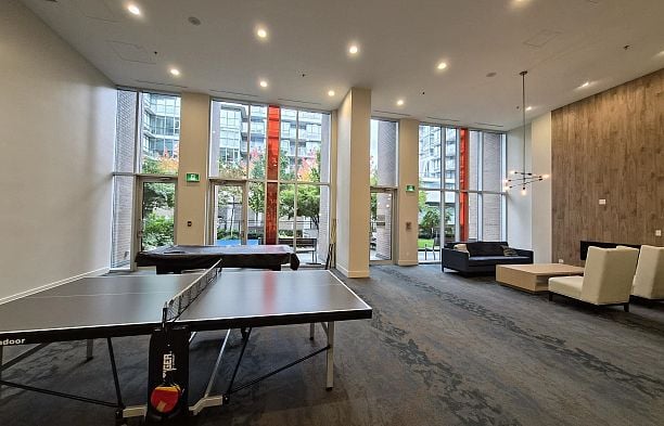 317 2033 W 10th Avenue Kitsilano