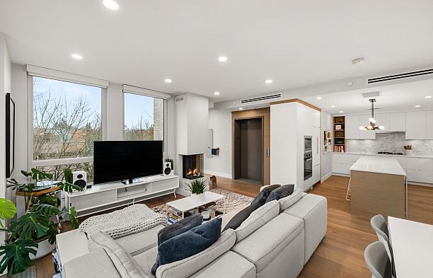 401 2687 Maple Street Kitsilano