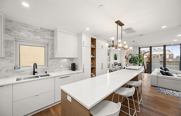 401 2687 Maple Street Kitsilano