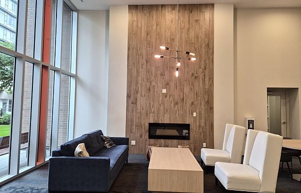 317 2033 W 10th Avenue Kitsilano