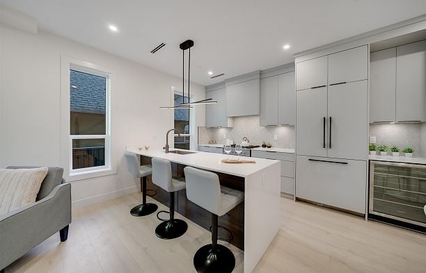 2 3836 W 8th Avenue Point Grey