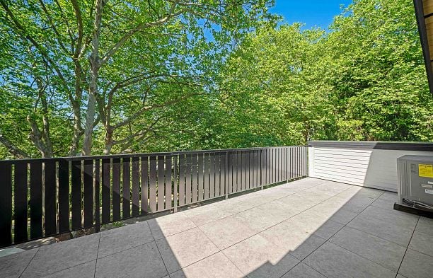 2 3836 W 8th Avenue Point Grey