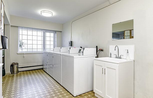 305 2430 Point Grey Road Kitsilano