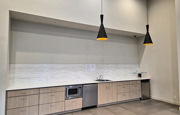 317 2033 W 10th Avenue Kitsilano