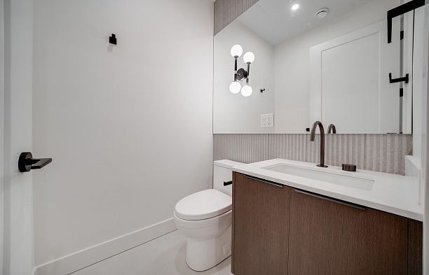 2 3836 W 8th Avenue Point Grey