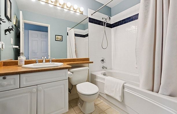 314 2565 W Broadway Street Kitsilano