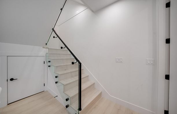 2 3836 W 8th Avenue Point Grey