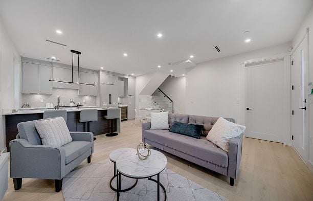 2 3836 W 8th Avenue Point Grey