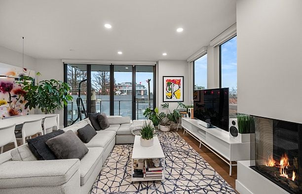 401 2687 Maple Street Kitsilano