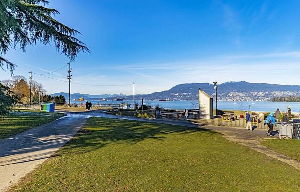 305 2430 Point Grey Road Kitsilano