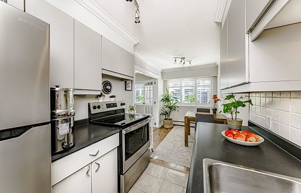 305 2430 Point Grey Road Kitsilano