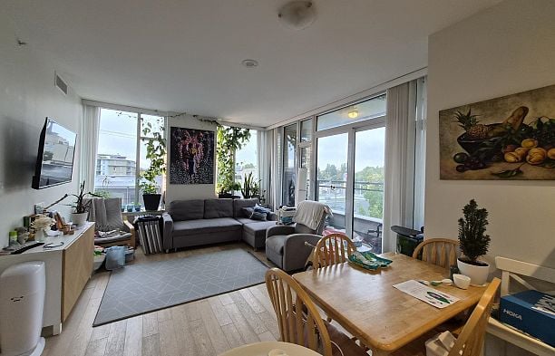 317 2033 W 10th Avenue Kitsilano