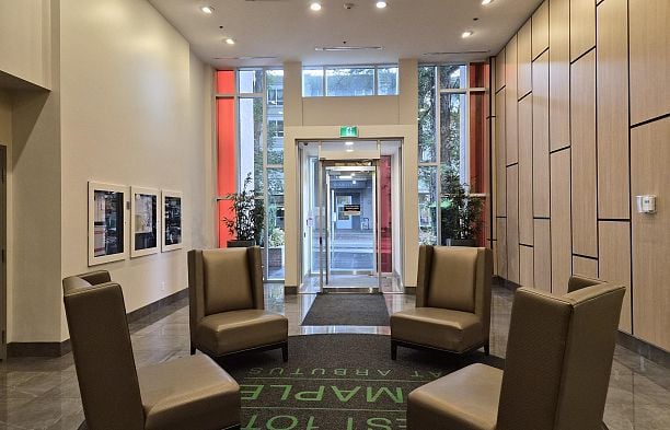 317 2033 W 10th Avenue Kitsilano