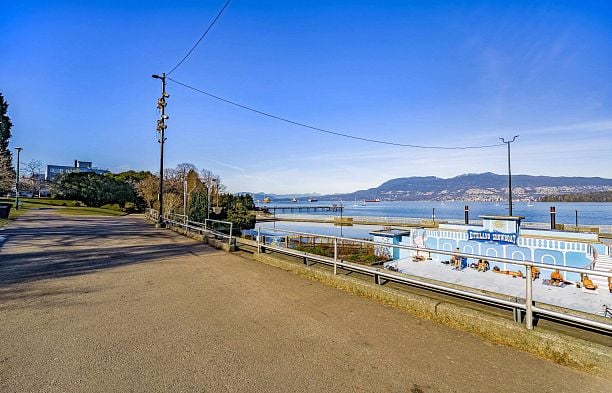 305 2430 Point Grey Road Kitsilano