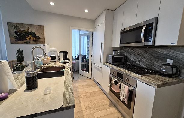 317 2033 W 10th Avenue Kitsilano