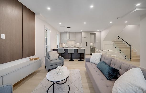 2 3836 W 8th Avenue Point Grey