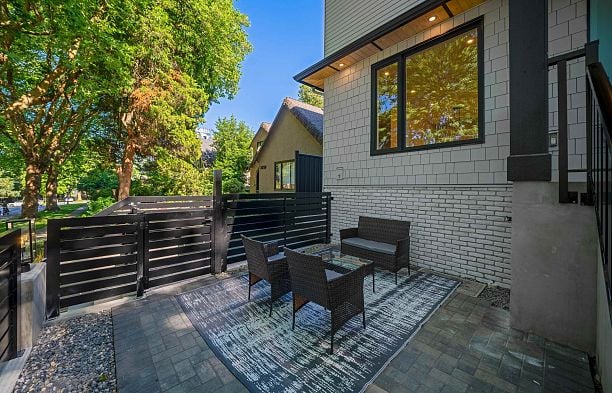 2 3836 W 8th Avenue Point Grey