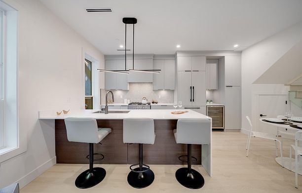 2 3836 W 8th Avenue Point Grey